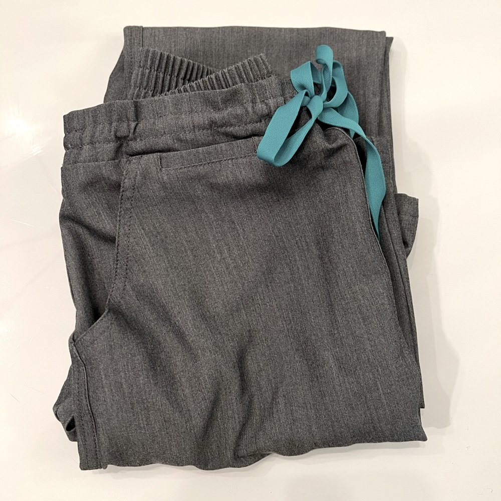 Figs Yola Skinny Scrub Pants + Catarina One Pocket Scrub Top